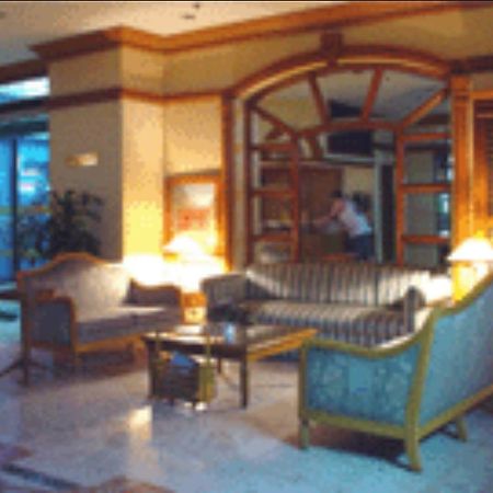 Citadel Inn Makati Makati City Esterno foto
