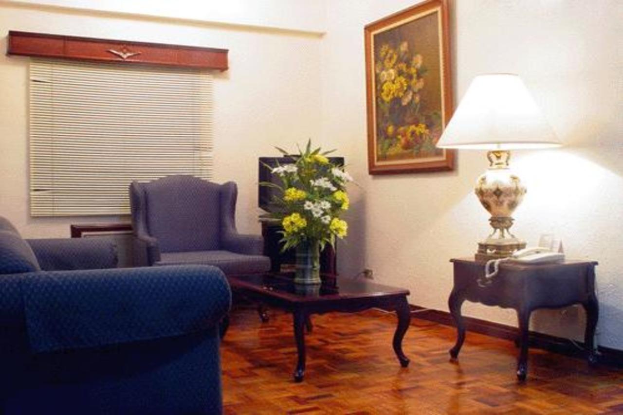 Citadel Inn Makati Makati City Esterno foto