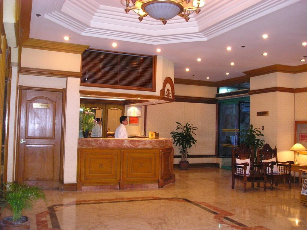 Citadel Inn Makati Makati City Esterno foto