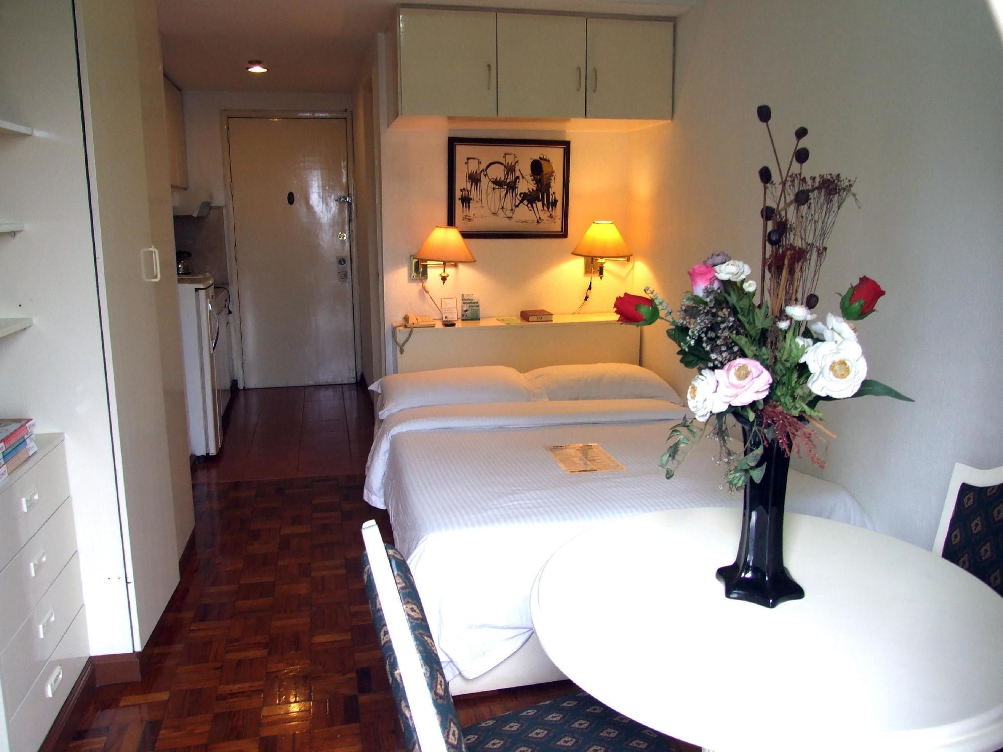 Citadel Inn Makati Makati City Esterno foto